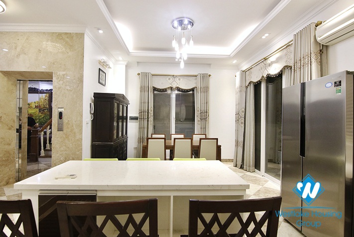 A shiny Vinhome Riverside villa in Long Bien for rent